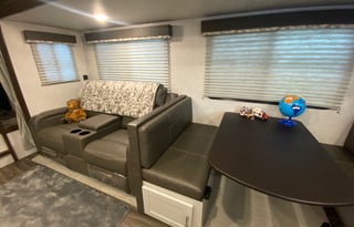 Nomadic Nature Rentals w Luxury Amenities (OG)