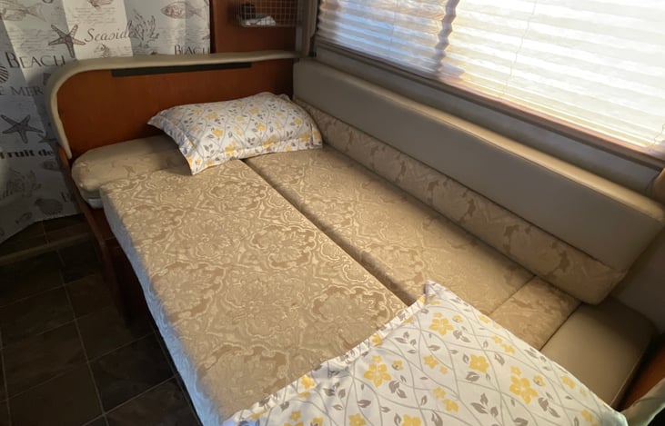 Dining Area Converts to Bed