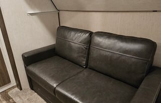 Z&S home on wheels with kids bunk room