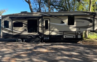 Delilah's Daydream- 2017 Jayco Pinnacle 36FBTS RL