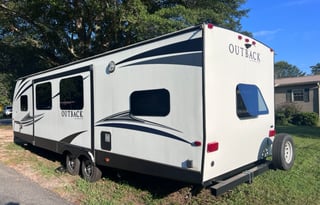 Comfortable Travel Trailer for 6 People