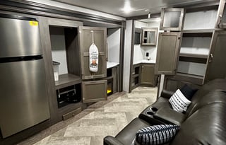 The Perfect Couples Getaway–King Bed + Cozy Vibes