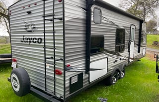 Spacious Clean New 29' Jayco RockyMountain Trailer