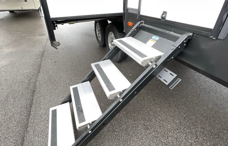 Extra sturdy retractable stairs.