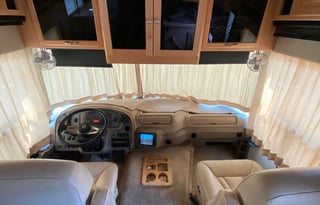 2005 Dolphin Motor Coach Dolphin A