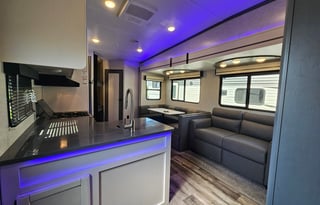Delivery Only - Super clean and bright 5th wheel