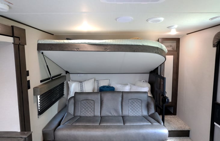 Experience "Faith" with our 2022 Grand Design Transcend Xplor 251BH located near Table Rock Lake near Branson Missouri and Lake Of The Ozarks. Thank you from us at Stone Mountain RV & Camper Rentals!