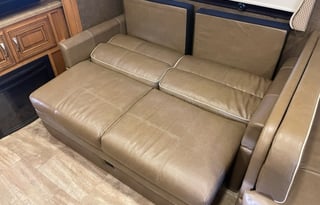 2017 Thor Motor Coach Challenger 37TB