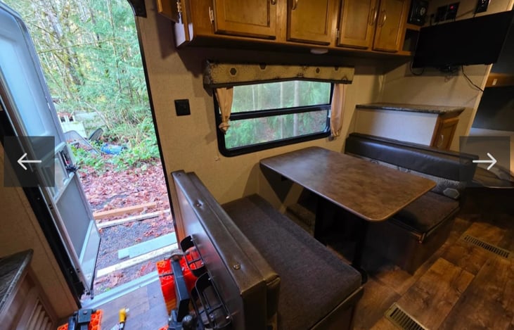 Convertible dinette