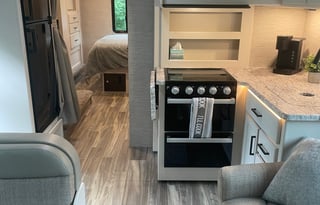 2022 Thor Motor Coach - Freedom Elite