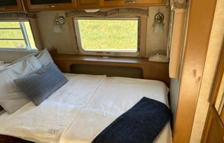 Large Camper - Vacation Ready/Full of Amenities