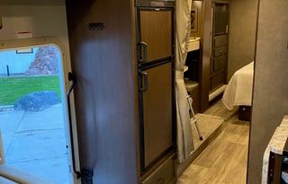 2020 Thor Freedom Elite 30FE Sleeps 8 Clean!