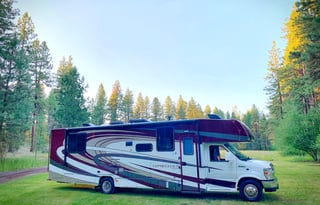 Lucy - Luxury RV for Your Stay in Camp Sherman