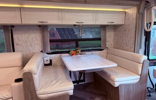 Luxury Winnebago Adventurer – Drive, Camp or Glamp