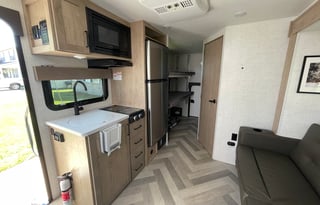 Off-Grid-Ready Travel Trailer w/ Luxury Amenities