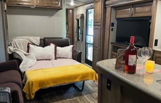 2018 Keystone RV Laredo - so much room!!!