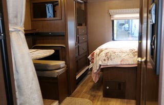 2018 Thor Freedom Elite 30FE Class C RV- Sleeps 10