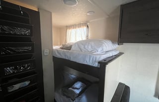 2018 Family Bunkhouse **Sleeps 5**