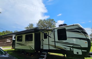 2023 LUXURY Outback