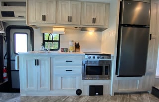 Home2Go - 2022 Forest River Sunseeker LE 2850SLE