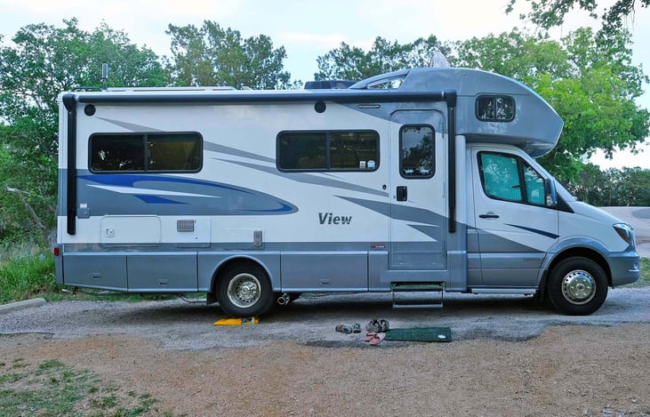 Outside, passenger side. At just over 25 ft in length, this RV can be parked in many parking lots