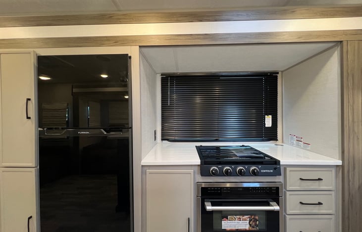 Kitchen- Fridge, Microwave, Oven and Stove