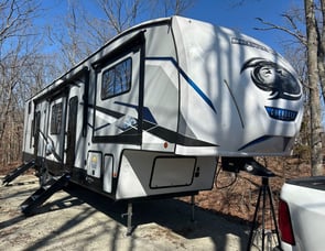 Forest River RV Cherokee Arctic Wolf Suite 3990