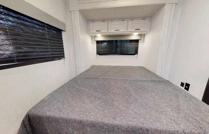 QUEEN WITH WINDOWS STORAGE AND ELECTRICAL PLUGS AND USB PORTS