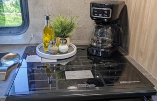 2025 ready- Winnebago - Fits 6, Tows Easy!