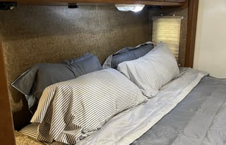 Fully Stocked Thor Ace 28 Ft Class A RV Sleeps 5