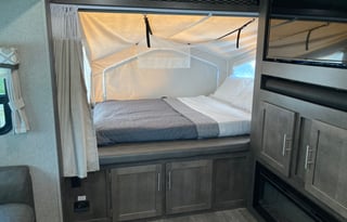 Family Friendly Hybrid Tent Trailer