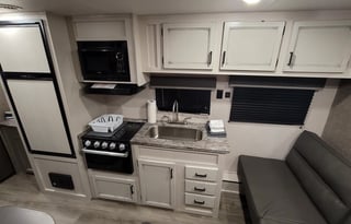 2021 Highland Ridge Trailer Hotel on Wheels!