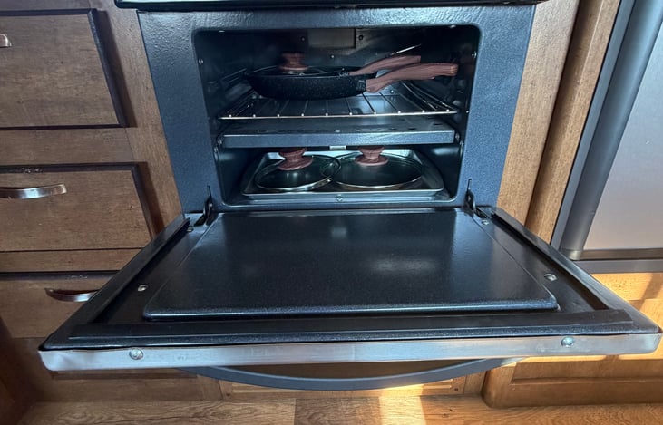 Oven & cookware