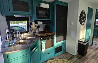 Annabel Lee, Pet Friendly