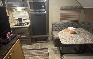 Great Couples Getaway w/ Queen Bed