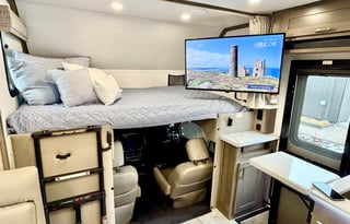 DeMonte—Luxury 4x4  Dynamax Isata 5 Extreme