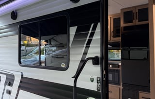 HONEST RVS – TOY Sleeps 5 (Compact)