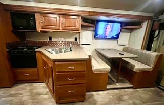 Get Out of Town 2018 Winnebago Sunstar 31BE