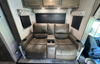 Blue Goose: Dynamax 24RW • Luxury Class C • WiFi