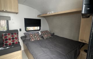 Lightweight trailer perfect for family getaway!