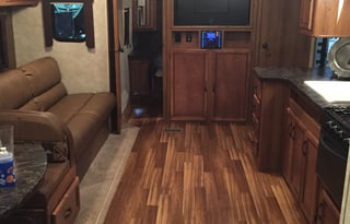 2016 Gulfstream Conquest—Fully stocked TT that sleeps 9!