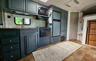 27’ Z1 Bunkhouse. Pet friendly and half ton rated!