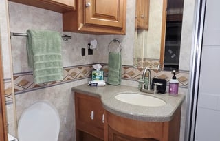 Winnebago:King Bed • FREE WiFi • Solar