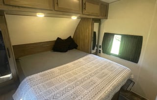 Large Bunks/ Modern/ Sleeps 10