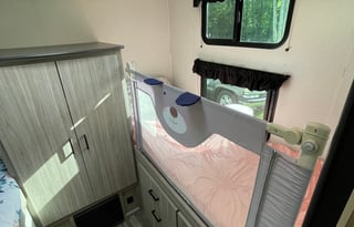 SOCIAL DETOX! Beautifully Modern, Open Concept RV with Toddler Bed!