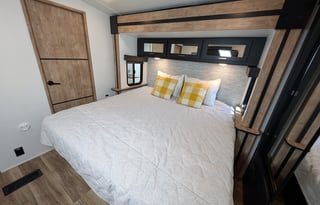 Outback: Chef's kitchen, King bed, 3 slides, Solar