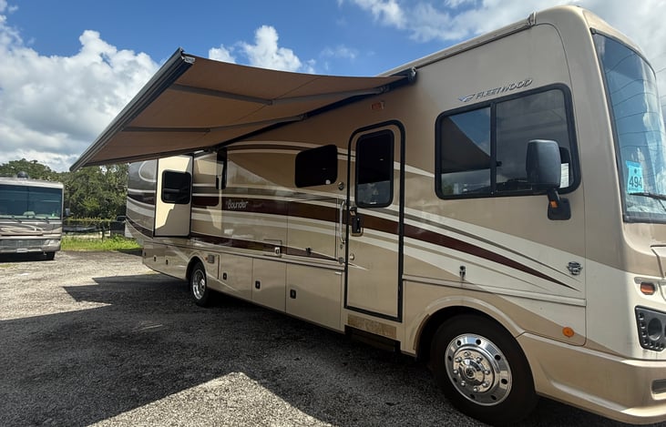 Sun shade deployed and ready for a picnic!