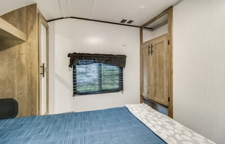 SLEEPS 6 + Outdoor fridge & Grill