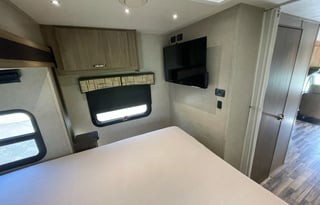 2017 Isata 3, Diesel, Auto-level, Fully Loaded.