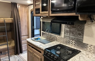 Family Friendly Bunkhouse with King Size bed!